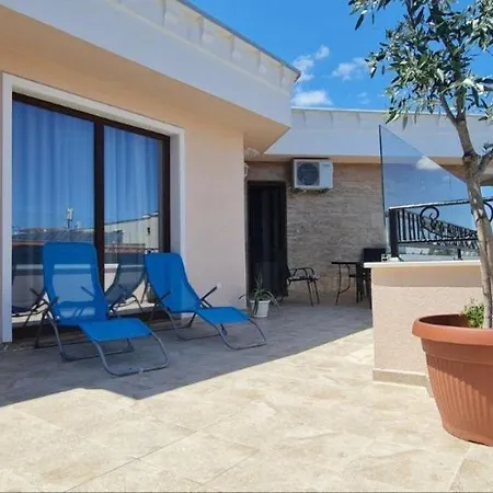 Valencia Gardens Terrace Appartement *